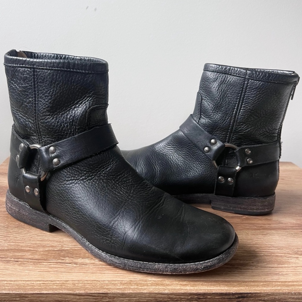 Frye Short Black Leather Boots With Buckle